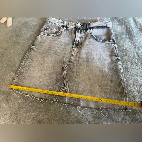 NWOT! GUESS Denim skirts Sz 28 - Picture 17 of 17